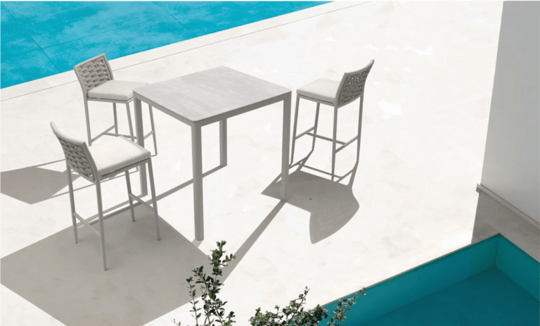 ست بار لوپ صندلی و میز باری مبلمان باری مناسب ویلا و فضای باز باغ شما . مقاوم دربرابر باران و نور خورشید و عوامل طبیعی